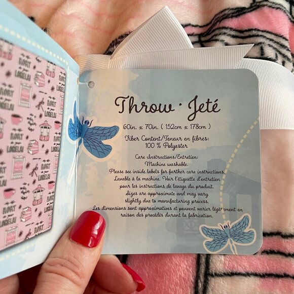 NEW Ultimate Gilmore Girls Super Fan Package: 2 Blankets, 3 Mugs, 1 Ornament - Picture 3 of 8